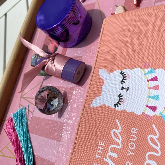 When A Woman Smokes Travel Kit 💨 - Picture 4 of 10